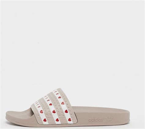 adidas badslippers met hartjes